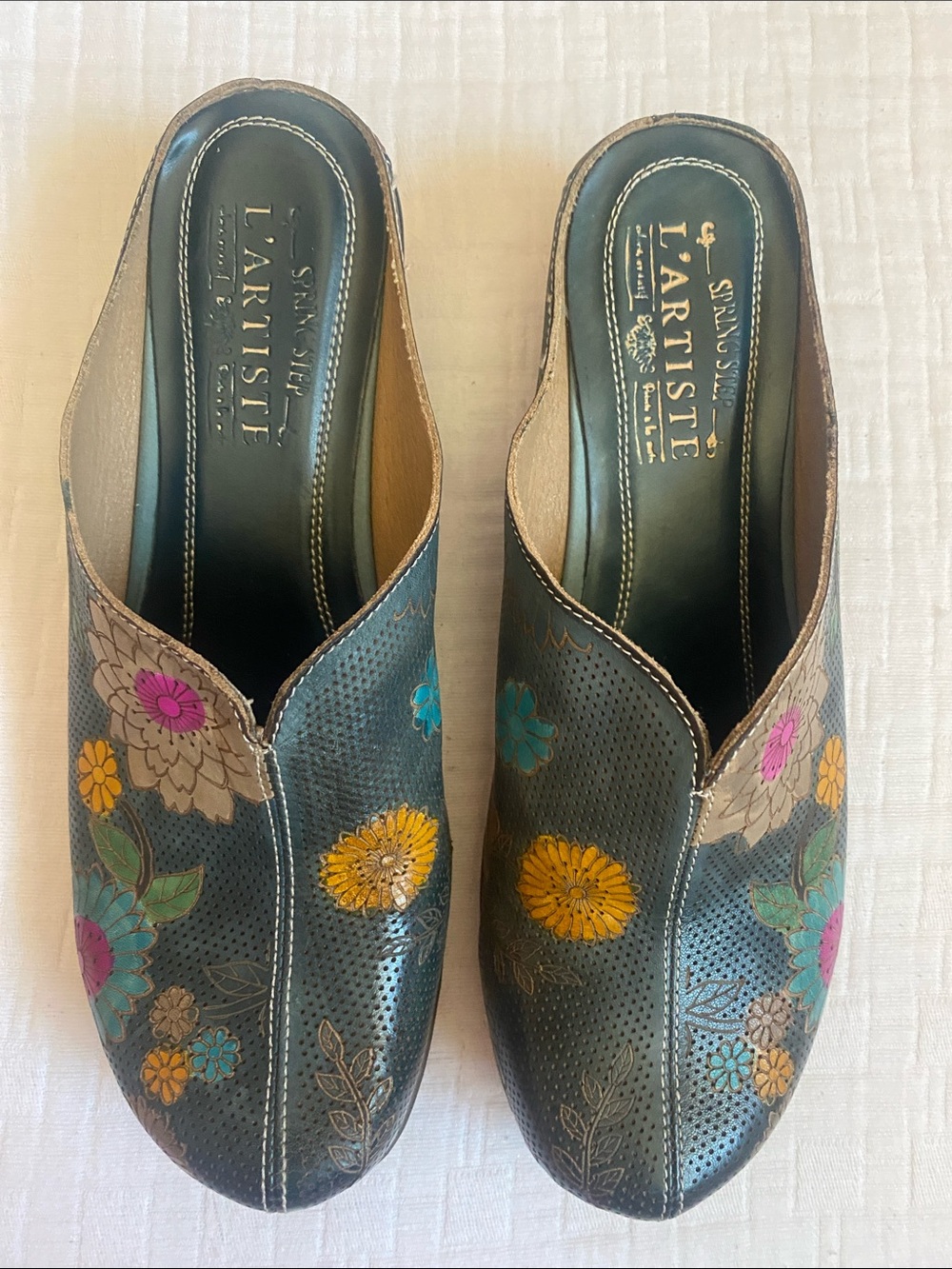 L'ATISTE Dark Green Leather Floral Slip-On Clogs - Picture 2 of 9